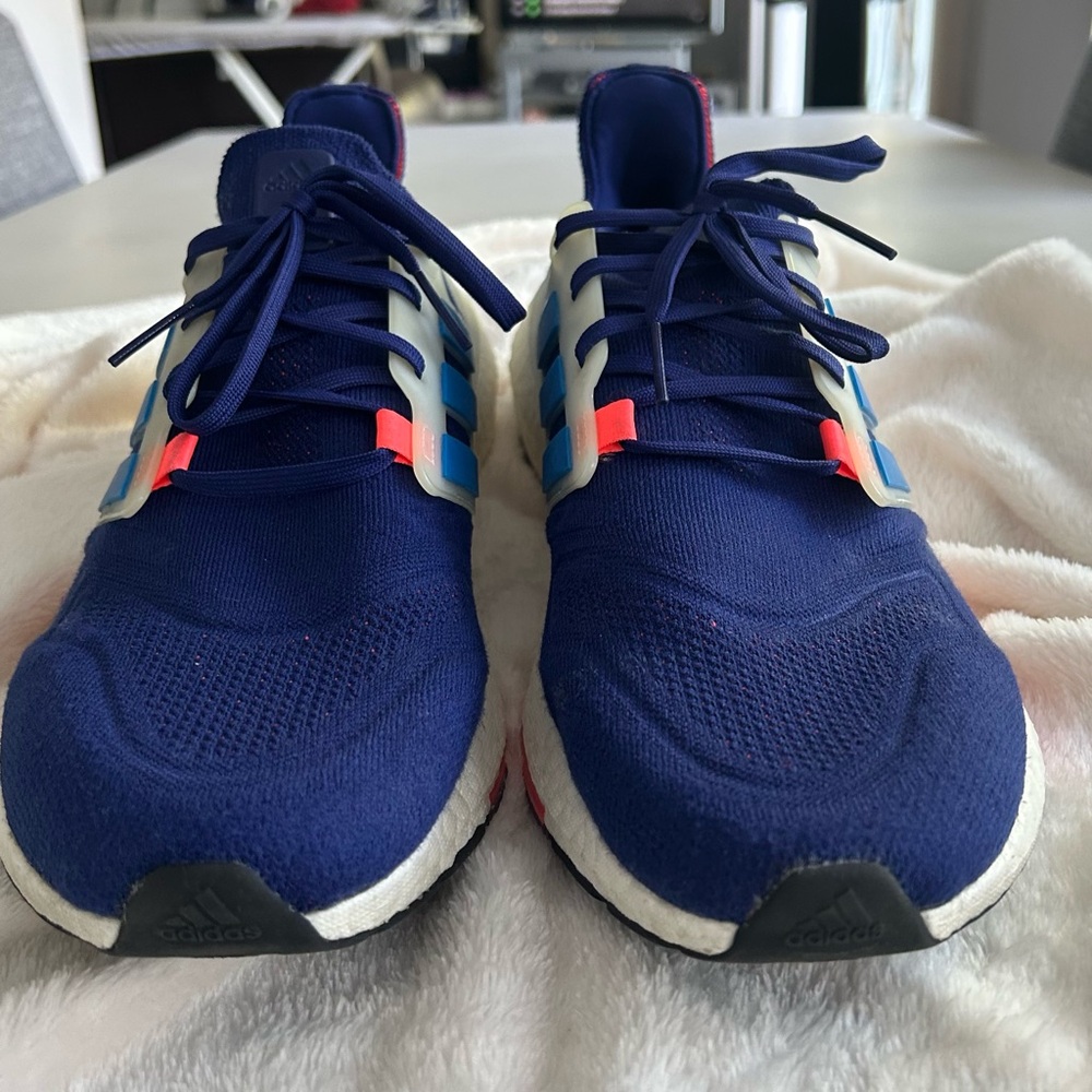 Adidas Men’s Ultraboost Blue and White Sneakers Size 12.5 - Picture 3 of 13